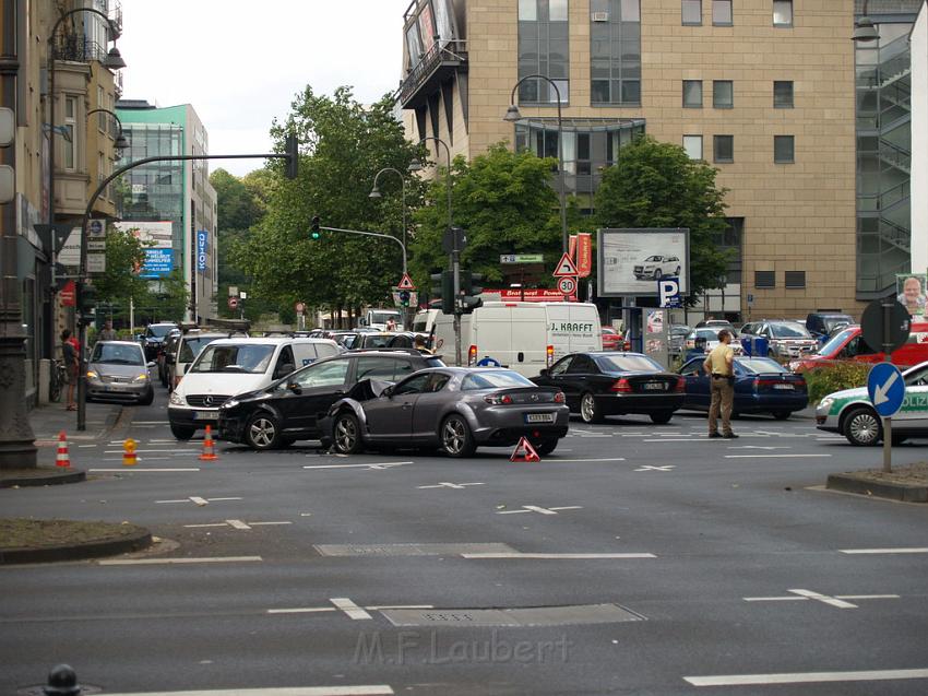 VU Koeln Hansaring Am Kuempchenshof P90.JPG